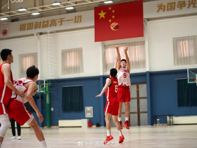  對(duì)抗訓(xùn)練繼續(xù)！中國(guó)男籃最新訓(xùn)練圖集新鮮出爐