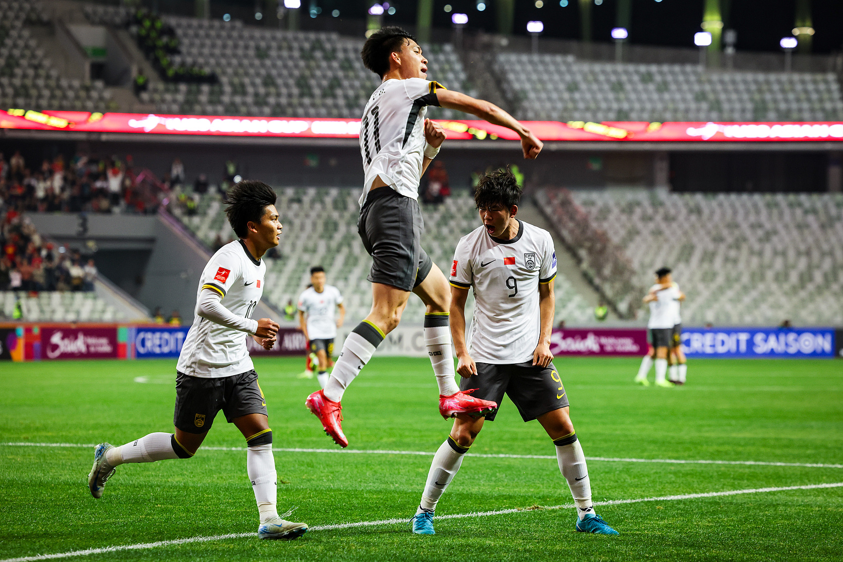  全面壓制！國青半場控球率高達(dá)7成，射門比9-3，造對方3張黃牌