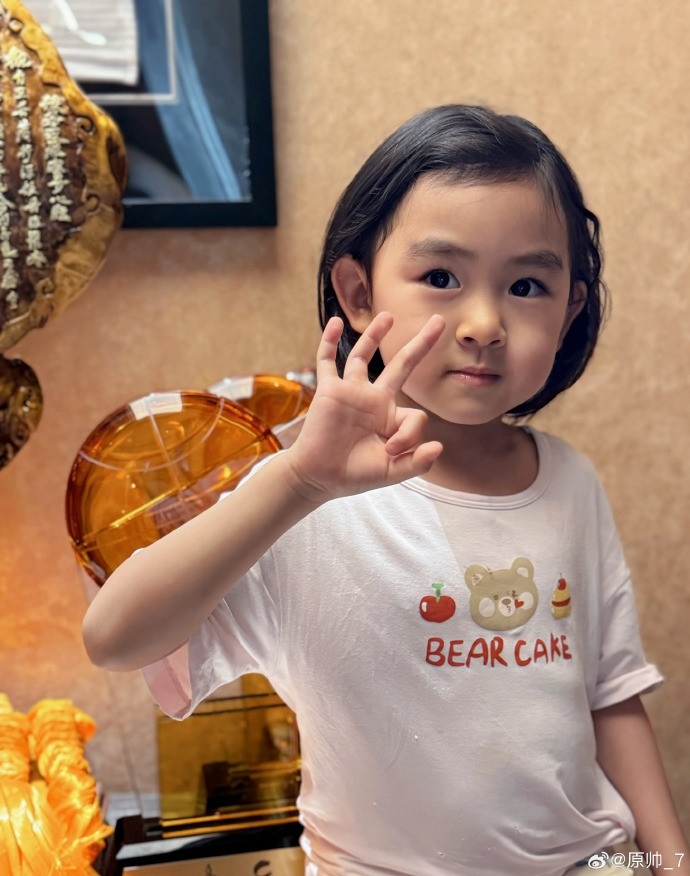  三分大賽三冠王！原帥曬三冠獎杯：完成了女兒給安排的任務！