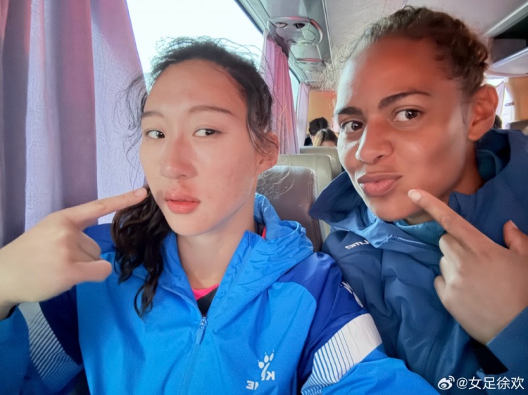  神勇！女足國(guó)門徐歡曬照，比賽中被球砸臉仍力保球門不失