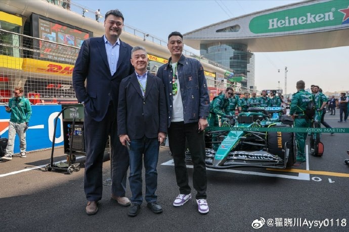  聯(lián)動F1！翟曉川曬與姚明、阿隆索、范志毅、周冠宇等的合照