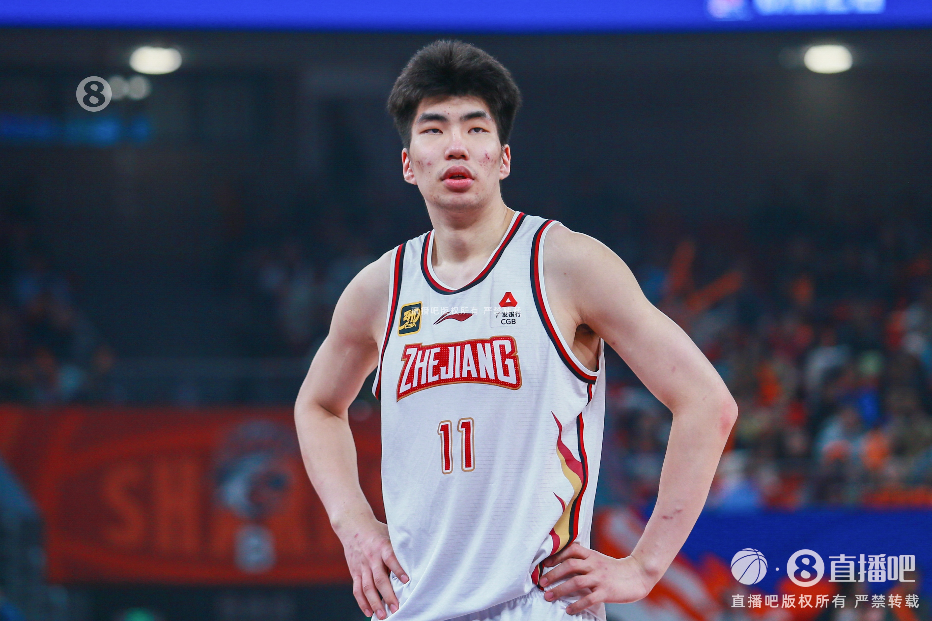  防守不力！余嘉豪10中6拿15分11板 多次被徐杰小打大&未防住徐昕