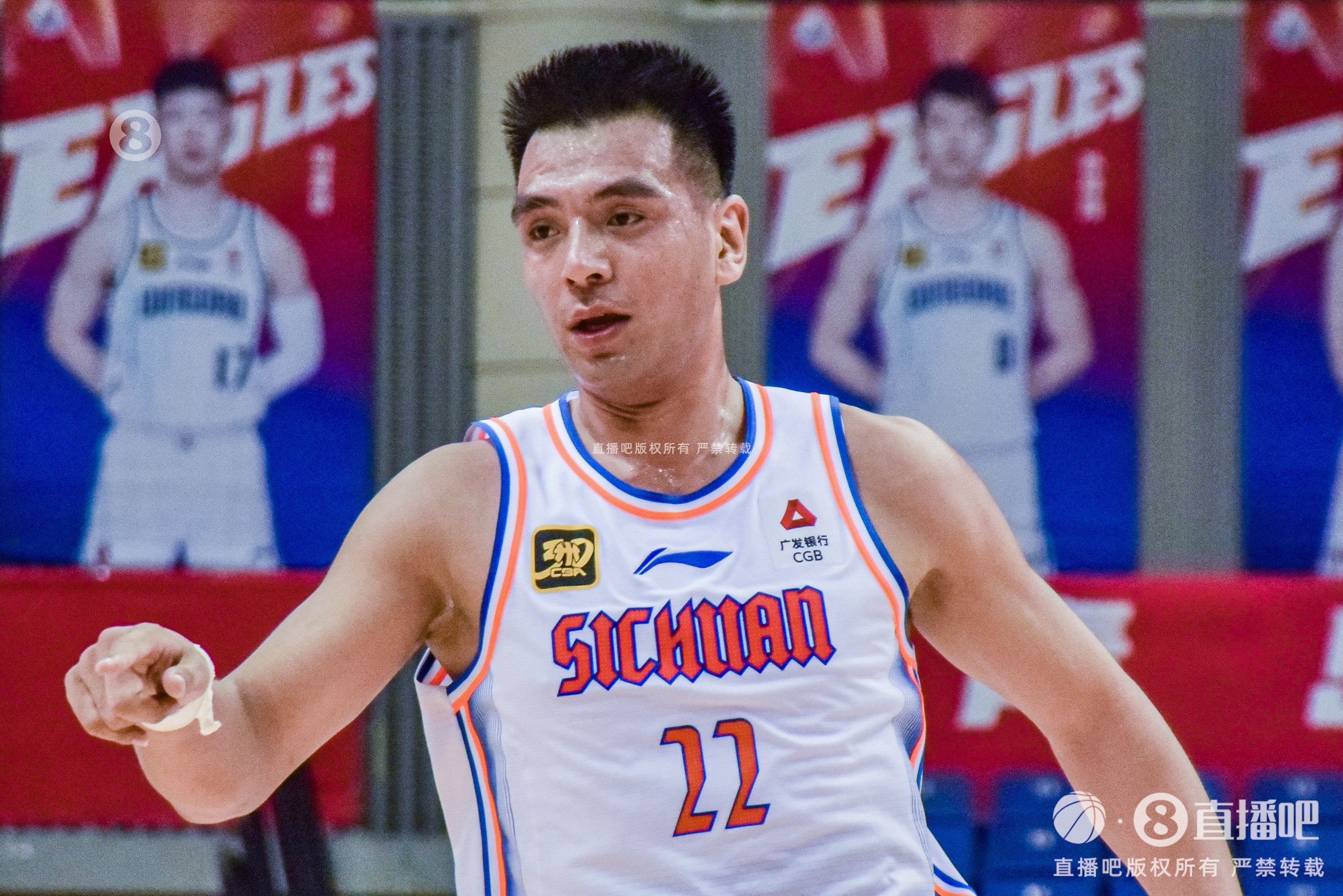  很拼！楊文學8中5得到12分10板5助1帽 拼到6犯離場