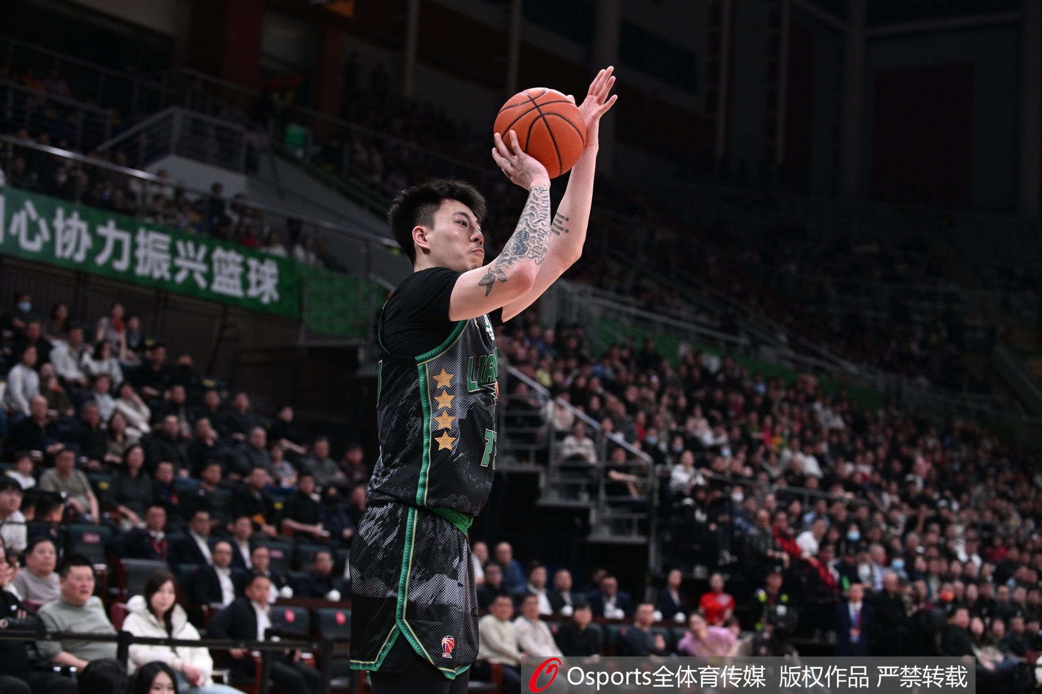  中規(guī)中矩！張鎮(zhèn)麟13中5拿到10分7板4助1斷 6失誤略多