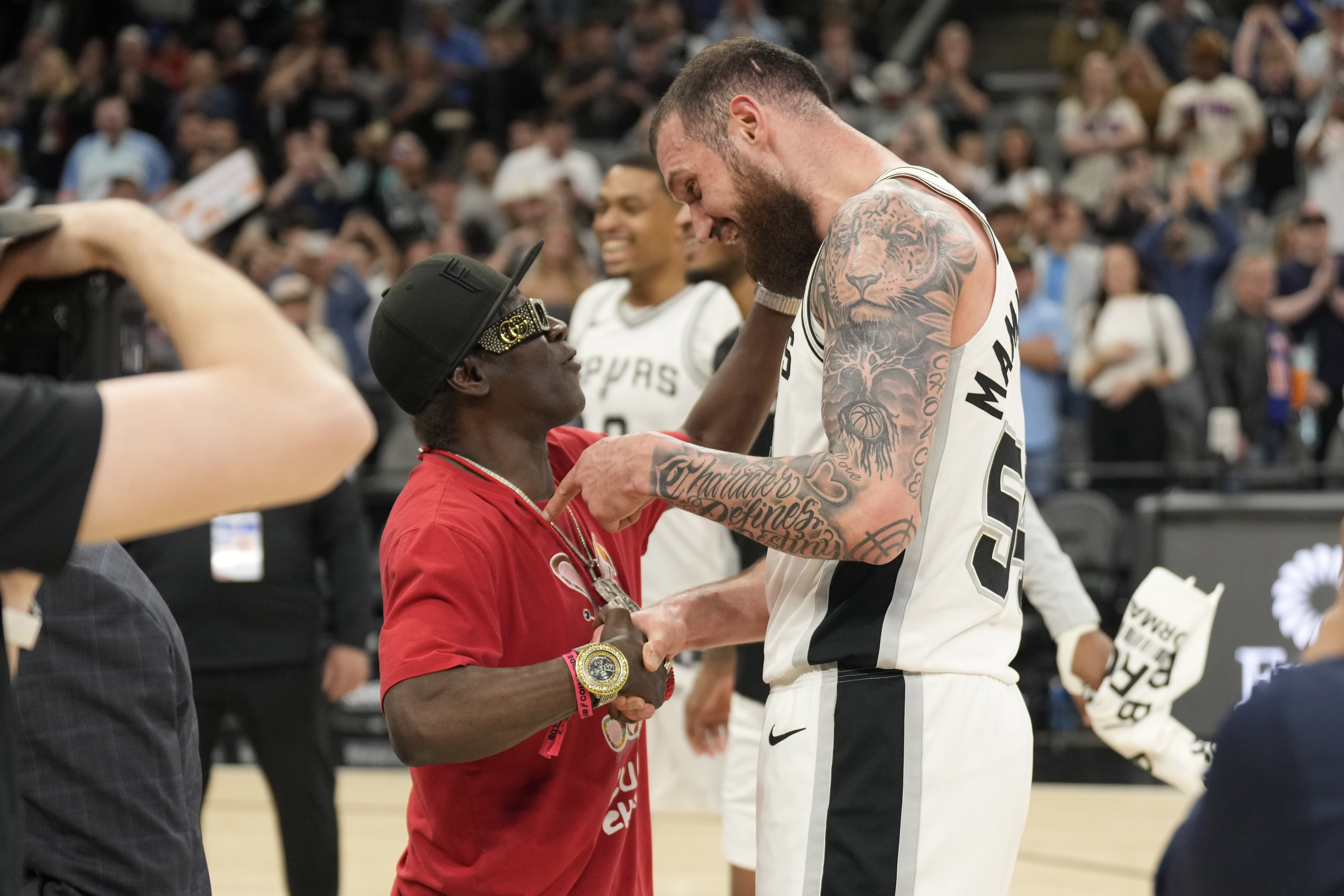  馬穆上場19分鐘就砍下34分！哈特：他能進入NBA是有原因的